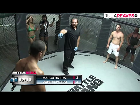 ❤️ Ultimate Fighter ቀለበቱ ውስጥ ከተጣላ በኋላ አንዲት ቁጥር ሴትን ትበዳለች። ️  በእኛ ❤